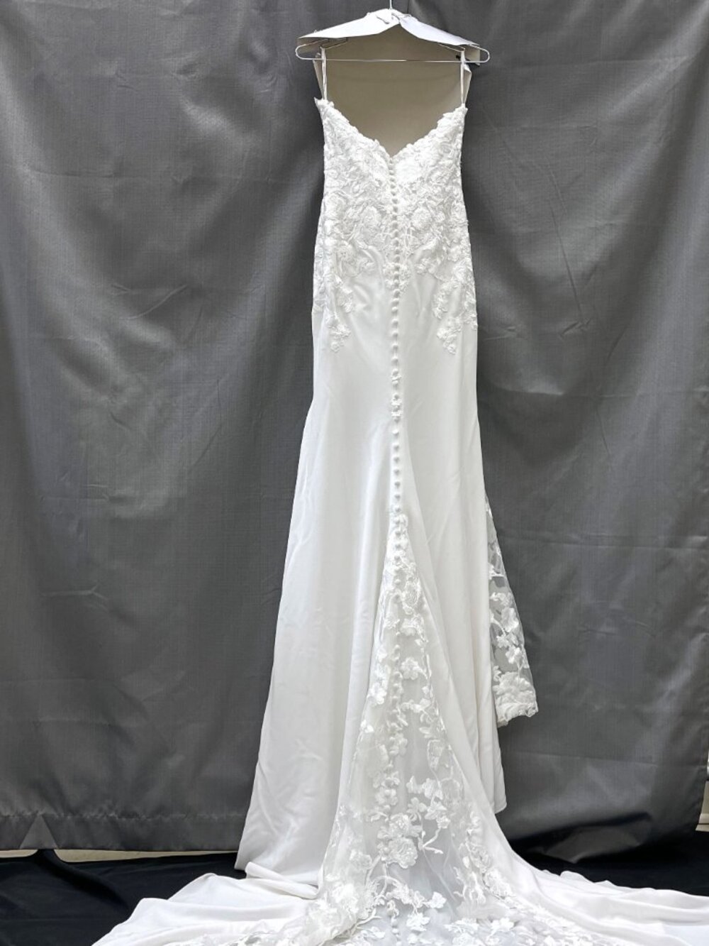 Pronovias “Epico” Crepe & Lace Mermaid Wedding Gown - Picture 3 of 14
